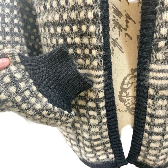 Vintage 1980s Cream & Gray Handmade Knit Open Cardigan Size Medium Geometric - Picture 11 of 13